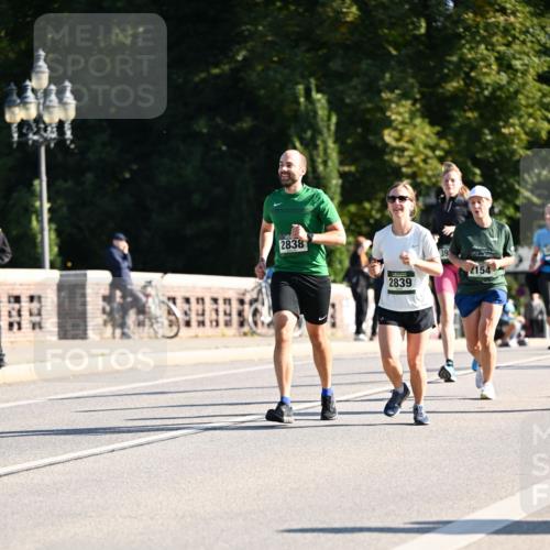 01.09.2024 - BARMER Alsterlauf Dr. Thomas Lammeyer http://msf.ph/oto/6910512 01.09.2024 09:44:53 Laufen 2838, 2154, 2839 meine-sportfotos.de