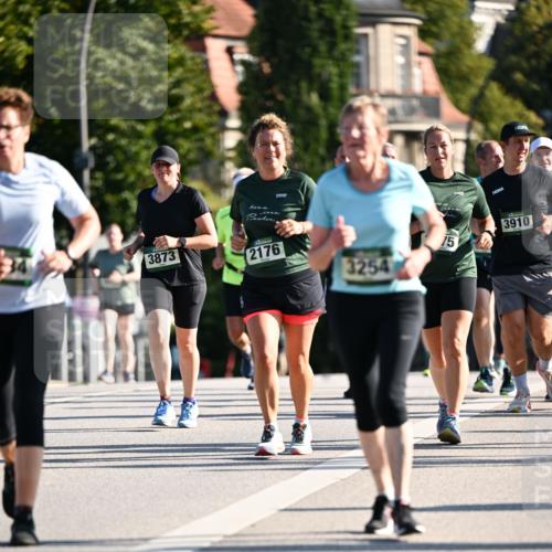 01.09.2024 - BARMER Alsterlauf Dr. Thomas Lammeyer http://msf.ph/oto/6910631 01.09.2024 09:44:57 Laufen 3910, 3873, 2176, 15, 3254 meine-sportfotos.de