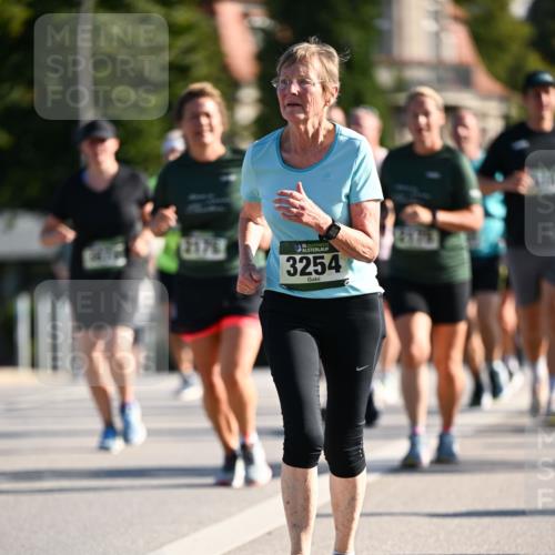 01.09.2024 - BARMER Alsterlauf Dr. Thomas Lammeyer http://msf.ph/oto/6910668 01.09.2024 09:44:58 Laufen 2176, 35, 3254, 8878 meine-sportfotos.de