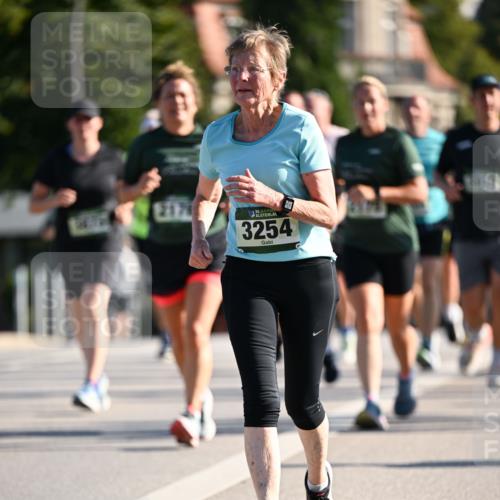 01.09.2024 - BARMER Alsterlauf Dr. Thomas Lammeyer http://msf.ph/oto/6910671 01.09.2024 09:44:58 Laufen 2174, 3254 meine-sportfotos.de