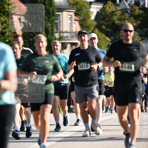 01.09.2024 - BARMER Alsterlauf Dr. Thomas Lammeyer http://msf.ph/oto/6910698 01.09.2024 09:45:00 Laufen 10, 3, 3910 meine-sportfotos.de
