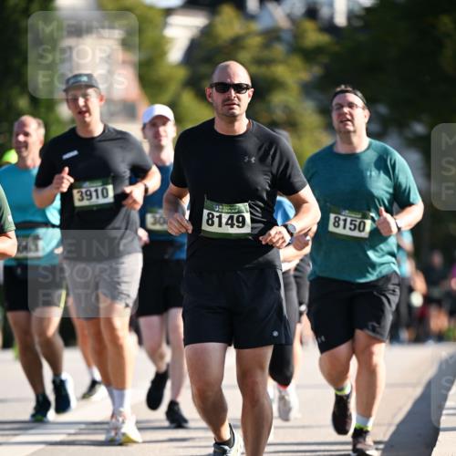 01.09.2024 - BARMER Alsterlauf Dr. Thomas Lammeyer http://msf.ph/oto/6910719 01.09.2024 09:45:00 Laufen 3910, 35, 8149, 8150 meine-sportfotos.de