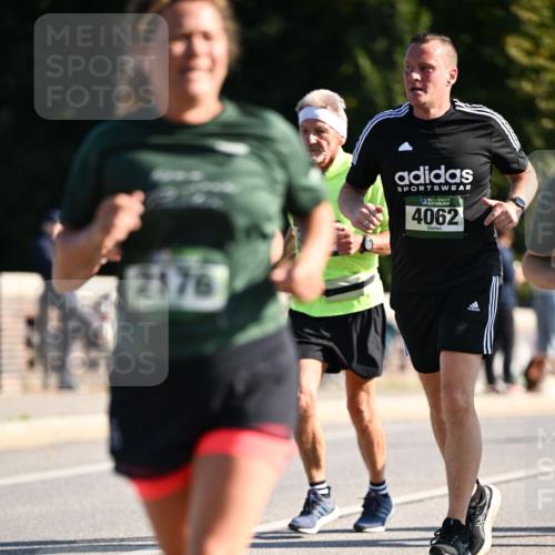 01.09.2024 - BARMER Alsterlauf Dr. Thomas Lammeyer http://msf.ph/oto/6910791 01.09.2024 09:45:03 Laufen 2176, 4062 meine-sportfotos.de