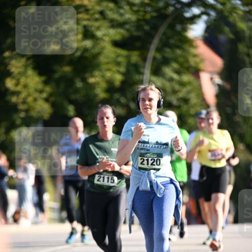 01.09.2024 - BARMER Alsterlauf Dr. Thomas Lammeyer http://msf.ph/oto/6910864 01.09.2024 09:45:08 Laufen 2115, 21, 0975, 35, 2120 meine-sportfotos.de
