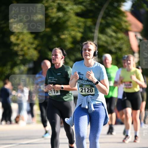 01.09.2024 - BARMER Alsterlauf Dr. Thomas Lammeyer http://msf.ph/oto/6910879 01.09.2024 09:45:08 Laufen 2115, 0975, 35, 2120 meine-sportfotos.de