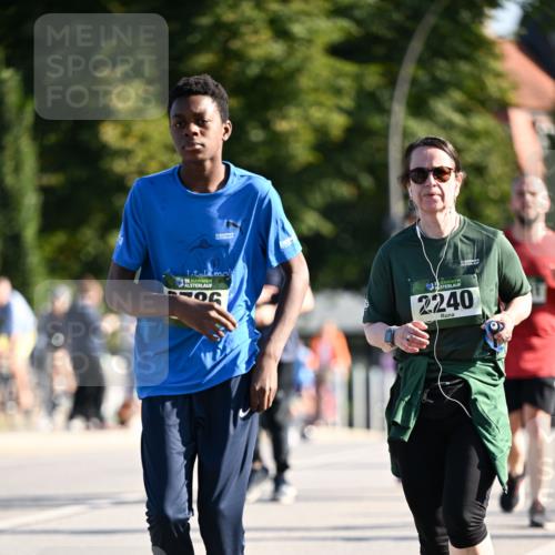 01.09.2024 - BARMER Alsterlauf Dr. Thomas Lammeyer http://msf.ph/oto/6911070 01.09.2024 09:45:17 Laufen 135, 13, 2240 meine-sportfotos.de