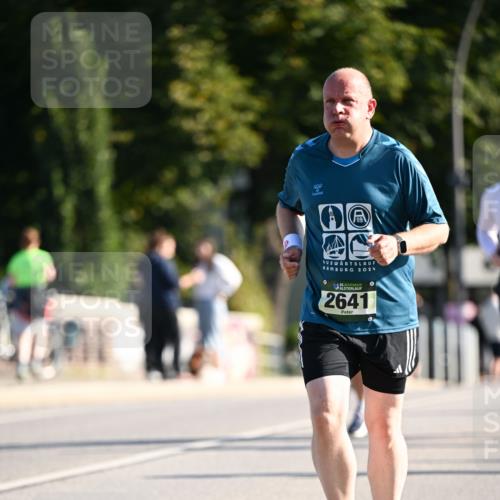 01.09.2024 - BARMER Alsterlauf Dr. Thomas Lammeyer http://msf.ph/oto/6911299 01.09.2024 09:45:30 Laufen 2024, 35, 2641 meine-sportfotos.de