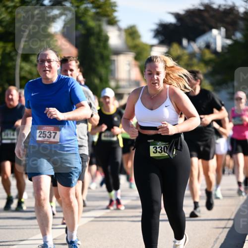 01.09.2024 - BARMER Alsterlauf Dr. Thomas Lammeyer http://msf.ph/oto/6912488 01.09.2024 09:46:16 Laufen 5614, 2537, 330 meine-sportfotos.de