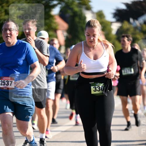 01.09.2024 - BARMER Alsterlauf Dr. Thomas Lammeyer http://msf.ph/oto/6912540 01.09.2024 09:46:16 Laufen 135, 2537, 330 meine-sportfotos.de