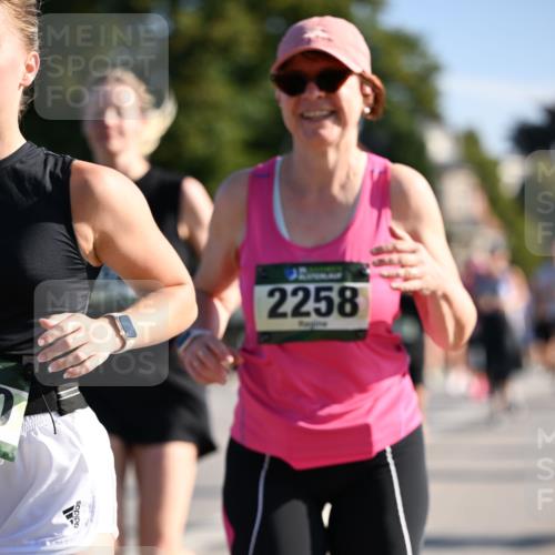 01.09.2024 - BARMER Alsterlauf Dr. Thomas Lammeyer http://msf.ph/oto/6912721 01.09.2024 09:46:24 Laufen 2258 meine-sportfotos.de