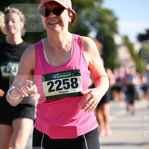 01.09.2024 - BARMER Alsterlauf Dr. Thomas Lammeyer http://msf.ph/oto/6912731 01.09.2024 09:46:24 Laufen 424, 35, 2258 meine-sportfotos.de