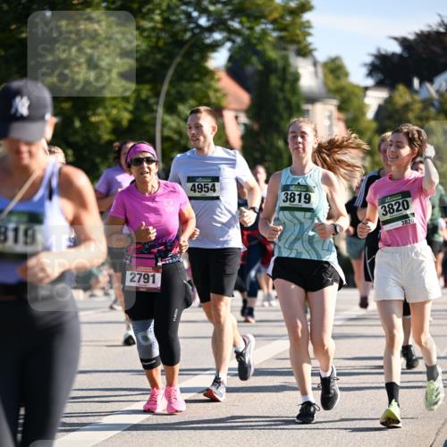 01.09.2024 - BARMER Alsterlauf Dr. Thomas Lammeyer http://msf.ph/oto/6912863 01.09.2024 09:46:30 Laufen 819, 2791, 4954, 3819, 3820, 3820 meine-sportfotos.de