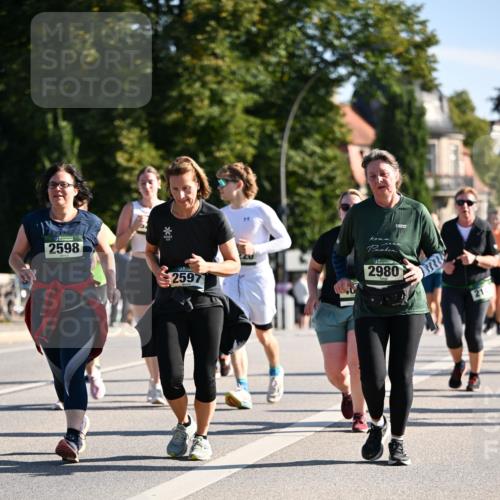 01.09.2024 - BARMER Alsterlauf Dr. Thomas Lammeyer http://msf.ph/oto/6912957 01.09.2024 09:46:35 Laufen 2598, 2597, 2980, 21 meine-sportfotos.de