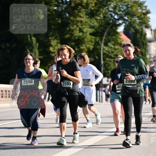 01.09.2024 - BARMER Alsterlauf Dr. Thomas Lammeyer http://msf.ph/oto/6912963 01.09.2024 09:46:36 Laufen 2598, 2597, 3220, 40, 2980, 2980 meine-sportfotos.de