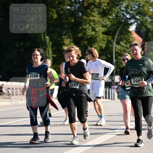 01.09.2024 - BARMER Alsterlauf Dr. Thomas Lammeyer http://msf.ph/oto/6912969 01.09.2024 09:46:36 Laufen 2598, 2597, 3220, 2980 meine-sportfotos.de