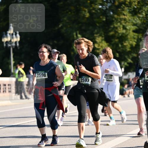01.09.2024 - BARMER Alsterlauf Dr. Thomas Lammeyer http://msf.ph/oto/6912979 01.09.2024 09:46:36 Laufen 2598, 2597, 3220 meine-sportfotos.de