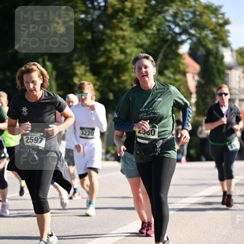 01.09.2024 - BARMER Alsterlauf Dr. Thomas Lammeyer http://msf.ph/oto/6912982 01.09.2024 09:46:37 Laufen 3220, 2597, 2980 meine-sportfotos.de