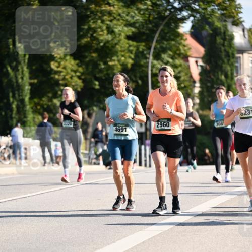 01.09.2024 - BARMER Alsterlauf Dr. Thomas Lammeyer http://msf.ph/oto/6913110 01.09.2024 09:46:42 Laufen 3320, 0231, 4691, 2960, 3081 meine-sportfotos.de