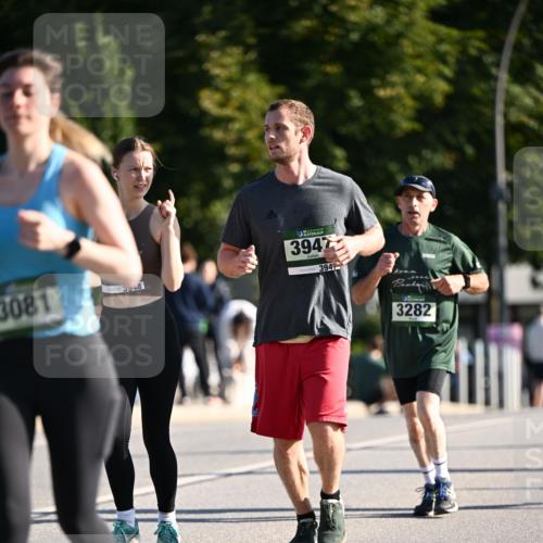 01.09.2024 - BARMER Alsterlauf Dr. Thomas Lammeyer http://msf.ph/oto/6913278 01.09.2024 09:46:48 Laufen 3081, 3948, 3947, 394, 3282 meine-sportfotos.de