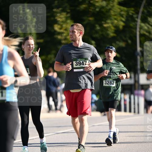01.09.2024 - BARMER Alsterlauf Dr. Thomas Lammeyer http://msf.ph/oto/6913281 01.09.2024 09:46:48 Laufen 3, 3947, 3282 meine-sportfotos.de