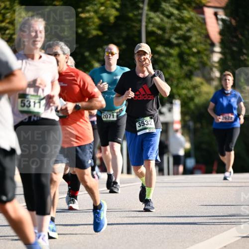 01.09.2024 - BARMER Alsterlauf Dr. Thomas Lammeyer http://msf.ph/oto/6913402 01.09.2024 09:46:53 Laufen 5311, 2071, 3532, 3532 meine-sportfotos.de
