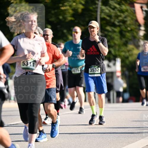 01.09.2024 - BARMER Alsterlauf Dr. Thomas Lammeyer http://msf.ph/oto/6913414 01.09.2024 09:46:53 Laufen 5311, 3532, 3532 meine-sportfotos.de