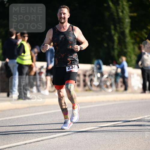 01.09.2024 - BARMER Alsterlauf Dr. Thomas Lammeyer http://msf.ph/oto/6914484 01.09.2024 09:47:32 Laufen 234 meine-sportfotos.de