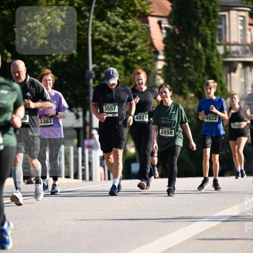 01.09.2024 - BARMER Alsterlauf Dr. Thomas Lammeyer http://msf.ph/oto/6914853 01.09.2024 09:47:46 Laufen 3557, 3557, 9, 4921, 3363, 4922, 2859 meine-sportfotos.de