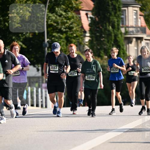 01.09.2024 - BARMER Alsterlauf Dr. Thomas Lammeyer http://msf.ph/oto/6914860 01.09.2024 09:47:46 Laufen 363, 3557, 3557, 4921, 2859, 4922, 3006, 4584 meine-sportfotos.de