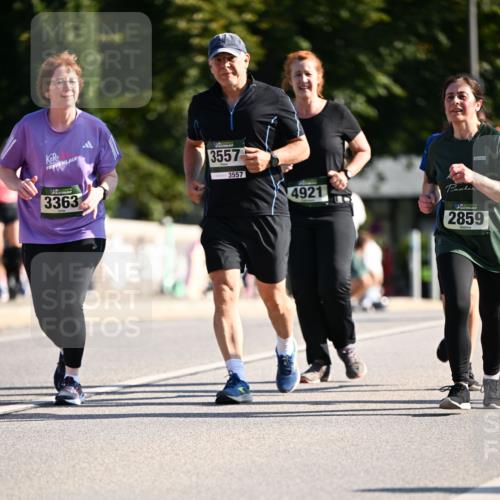 01.09.2024 - BARMER Alsterlauf Dr. Thomas Lammeyer http://msf.ph/oto/6914966 01.09.2024 09:47:50 Laufen 3363, 3557, 3557, 4921, 2859 meine-sportfotos.de