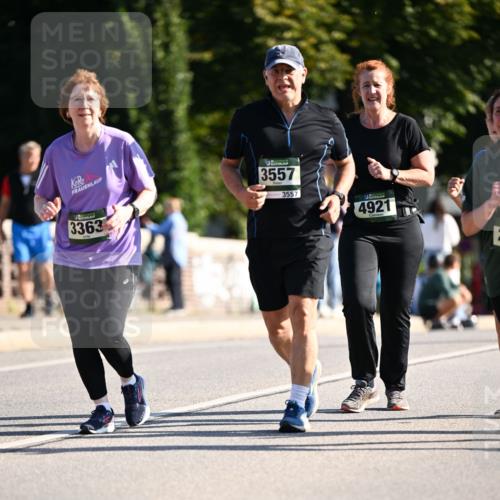 01.09.2024 - BARMER Alsterlauf Dr. Thomas Lammeyer http://msf.ph/oto/6914986 01.09.2024 09:47:50 Laufen 3363, 3557, 3557, 4921 meine-sportfotos.de