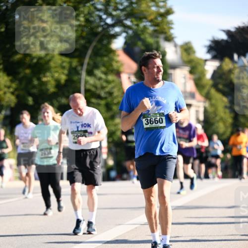 01.09.2024 - BARMER Alsterlauf Dr. Thomas Lammeyer http://msf.ph/oto/6915540 01.09.2024 09:48:16 Laufen 10, 2995, 3660 meine-sportfotos.de