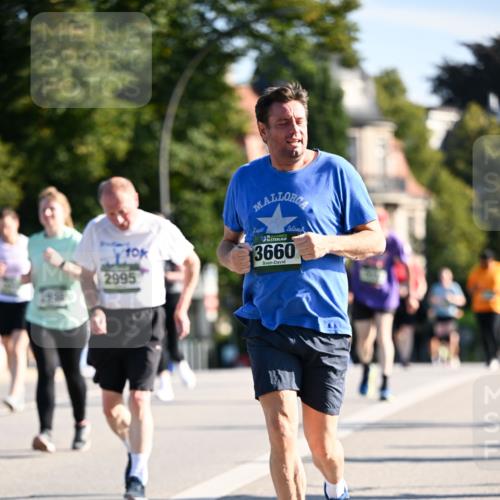 01.09.2024 - BARMER Alsterlauf Dr. Thomas Lammeyer http://msf.ph/oto/6915559 01.09.2024 09:48:17 Laufen 10, 2995, 3660 meine-sportfotos.de