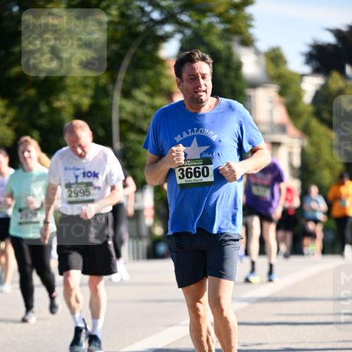 01.09.2024 - BARMER Alsterlauf Dr. Thomas Lammeyer http://msf.ph/oto/6915564 01.09.2024 09:48:17 Laufen 10, 2995, 35, 3660 meine-sportfotos.de