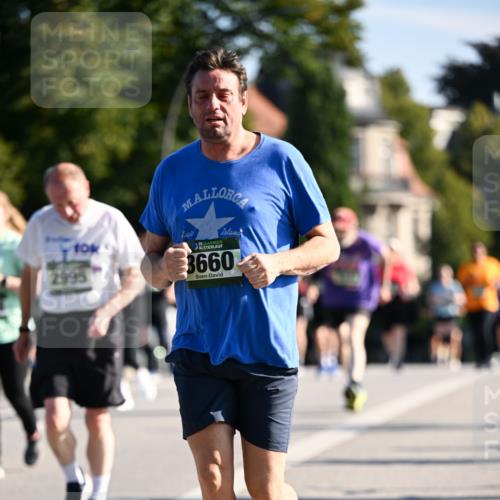 01.09.2024 - BARMER Alsterlauf Dr. Thomas Lammeyer http://msf.ph/oto/6915584 01.09.2024 09:48:18 Laufen 10, 2995, 35, 3660 meine-sportfotos.de