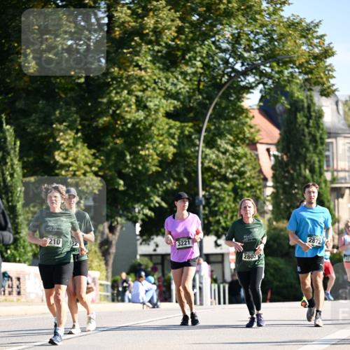 01.09.2024 - BARMER Alsterlauf Dr. Thomas Lammeyer http://msf.ph/oto/6915911 01.09.2024 09:48:36 Laufen 210, 3221, 2803, 2872, 1327 meine-sportfotos.de