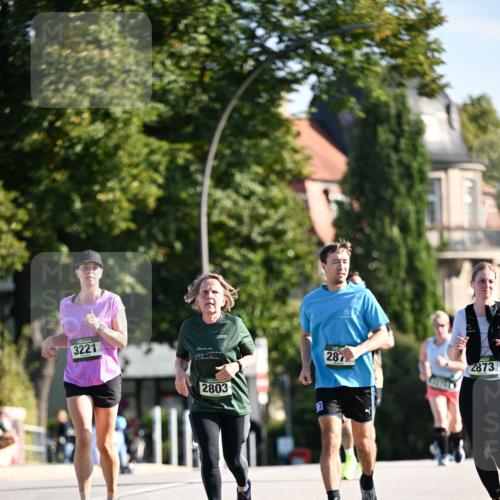 01.09.2024 - BARMER Alsterlauf Dr. Thomas Lammeyer http://msf.ph/oto/6915940 01.09.2024 09:48:37 Laufen 3221, 2803, 2812, 2873 meine-sportfotos.de