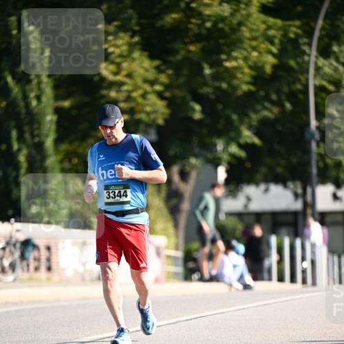 01.09.2024 - BARMER Alsterlauf Dr. Thomas Lammeyer http://msf.ph/oto/6916268 01.09.2024 09:48:48 Laufen 3344 meine-sportfotos.de