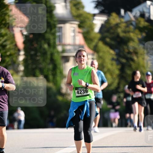 01.09.2024 - BARMER Alsterlauf Dr. Thomas Lammeyer http://msf.ph/oto/6916695 01.09.2024 09:49:06 Laufen 4239 meine-sportfotos.de