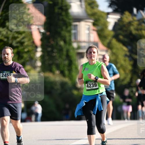 01.09.2024 - BARMER Alsterlauf Dr. Thomas Lammeyer http://msf.ph/oto/6916703 01.09.2024 09:49:06 Laufen 2452, 4239 meine-sportfotos.de