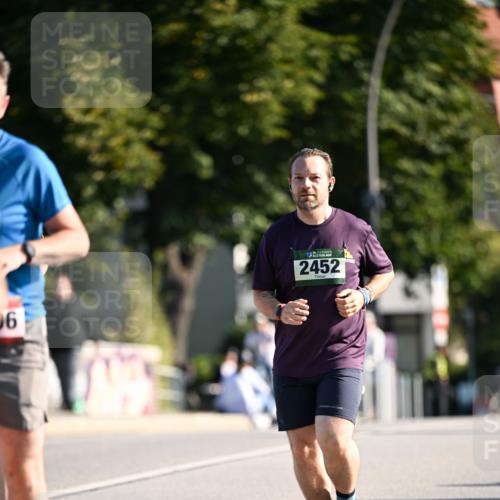 01.09.2024 - BARMER Alsterlauf Dr. Thomas Lammeyer http://msf.ph/oto/6916727 01.09.2024 09:49:07 Laufen 2452 meine-sportfotos.de