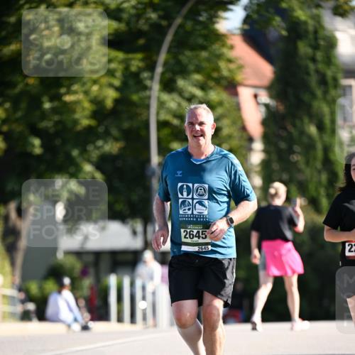 01.09.2024 - BARMER Alsterlauf Dr. Thomas Lammeyer http://msf.ph/oto/6916891 01.09.2024 09:49:13 Laufen 2645, 2645, 22, 2024 meine-sportfotos.de