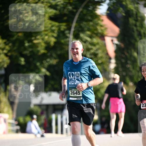 01.09.2024 - BARMER Alsterlauf Dr. Thomas Lammeyer http://msf.ph/oto/6916902 01.09.2024 09:49:13 Laufen 2645, 2645, 22 meine-sportfotos.de