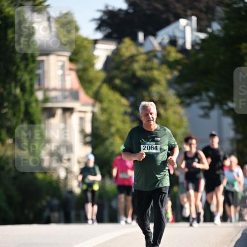 01.09.2024 - BARMER Alsterlauf Dr. Thomas Lammeyer http://msf.ph/oto/6917400 01.09.2024 09:49:47 Laufen 2064 meine-sportfotos.de