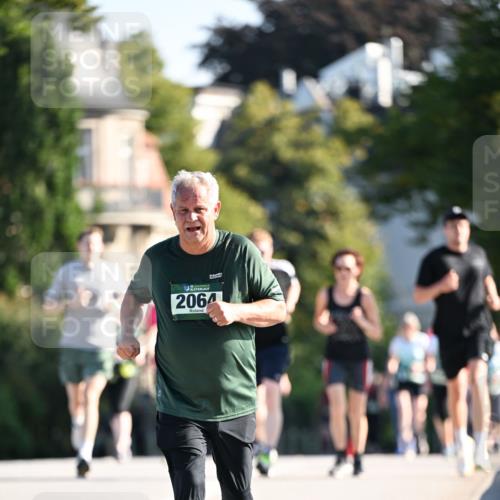 01.09.2024 - BARMER Alsterlauf Dr. Thomas Lammeyer http://msf.ph/oto/6917436 01.09.2024 09:49:51 Laufen 2064 meine-sportfotos.de