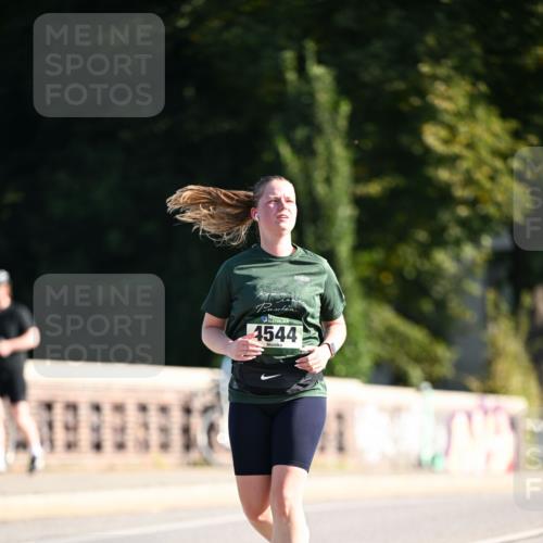 01.09.2024 - BARMER Alsterlauf Dr. Thomas Lammeyer http://msf.ph/oto/6921267 01.09.2024 09:54:04 Laufen 4544 meine-sportfotos.de