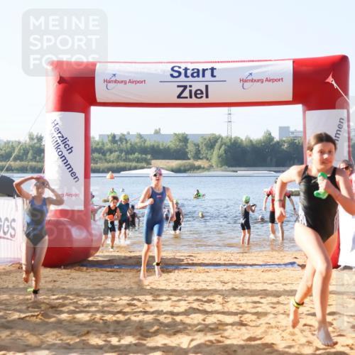 01.09.2024 - 17. Tribühne Triathlon Luisa Fischer http://msf.ph/oto/6921543 01.09.2024 09:03:25 Schwimmen 6, 13, 16, 18, 19, 20, 22, 33, 44, 46, 50, 54, 1487 meine-sportfotos.de