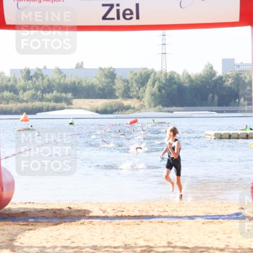 01.09.2024 - 17. Tribühne Triathlon Luisa Fischer http://msf.ph/oto/6921834 01.09.2024 09:28:31 Schwimmen 117 meine-sportfotos.de