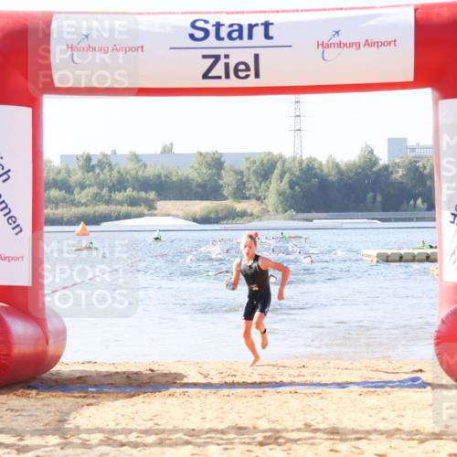 01.09.2024 - 17. Tribühne Triathlon Luisa Fischer http://msf.ph/oto/6921843 01.09.2024 09:28:32 Schwimmen 117 meine-sportfotos.de