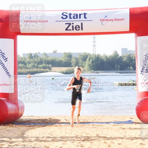 01.09.2024 - 17. Tribühne Triathlon Luisa Fischer http://msf.ph/oto/6921853 01.09.2024 09:28:33 Schwimmen 72, 117 meine-sportfotos.de